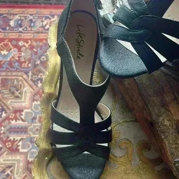 Lifestride soft system women’s size 8.5 black sandals. - Picture 4 of 9